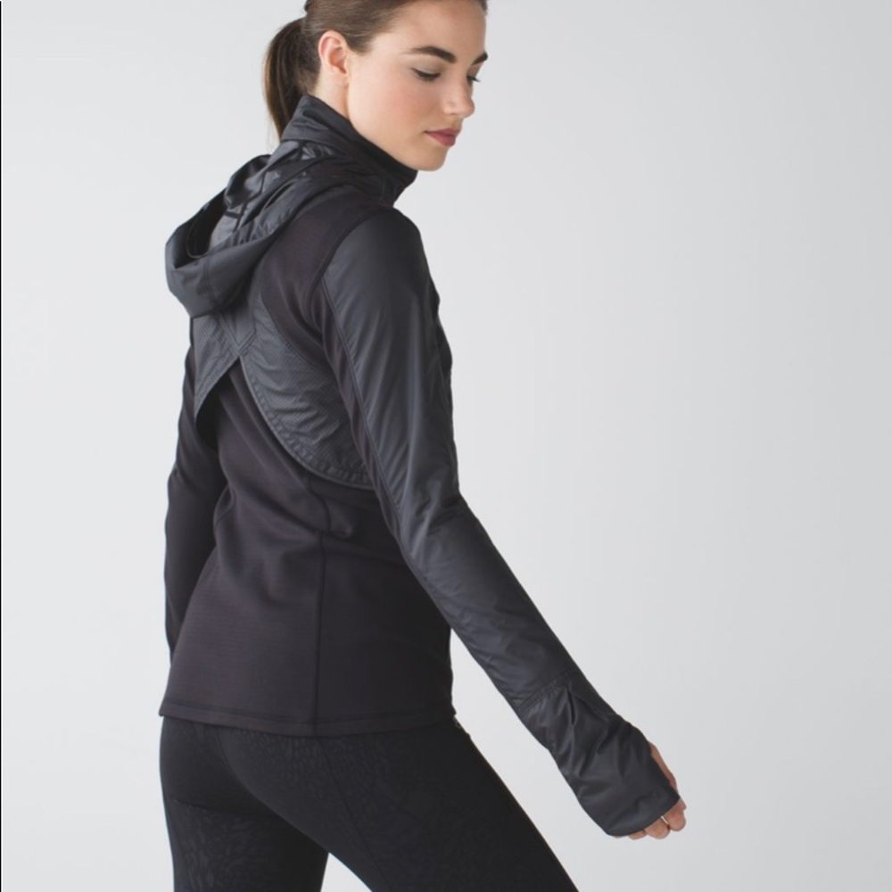 Lululemon Size 4 Kanto Catch Me Run Thumb Hole Hooded Jacket In Black